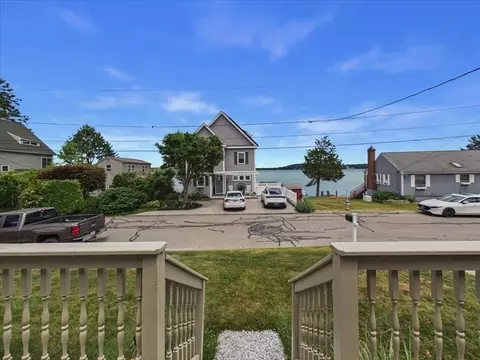 15 Shore Dr, Kingston, MA 02364