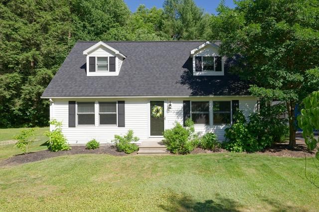 24 Woodland Rd, Uxbridge, MA 01569