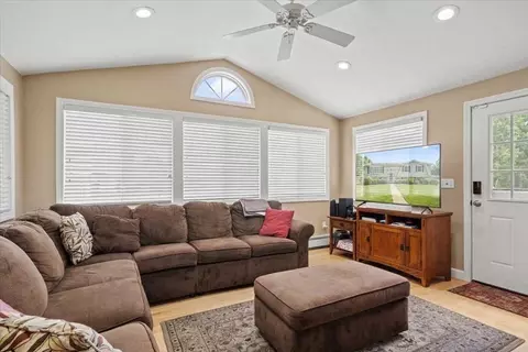 11 Dunkirk Ave, Worcester, MA 01604 photo 16