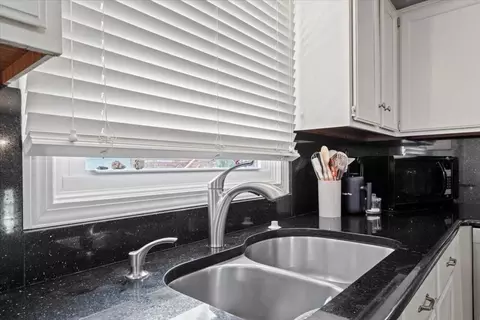 11 Dunkirk Ave, Worcester, MA 01604 photo 12