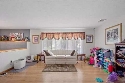 11 Dunkirk Ave, Worcester, MA 01604 photo 9