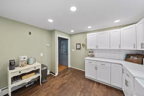 Entry Way - 361 Main St, Marshfield, MA 02050 photo 1 of 2
