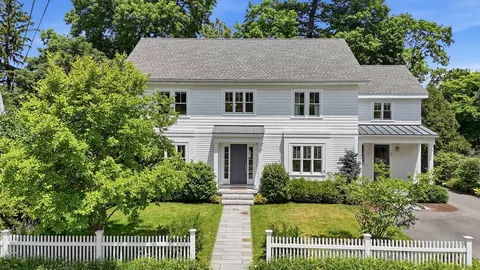 25 Stow St, Concord, MA 01742