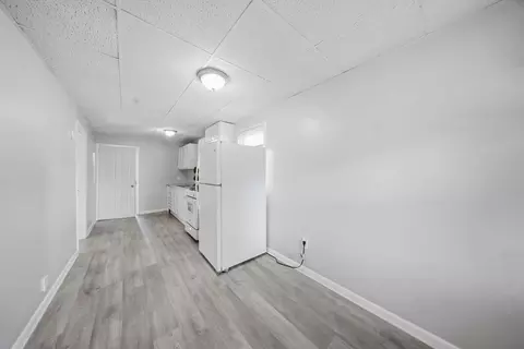 Entry Way - 540 Armory St, Springfield, MA 01104 photo 8 of 9