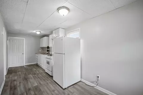 Entry Way - 540 Armory St, Springfield, MA 01104 photo 6 of 9