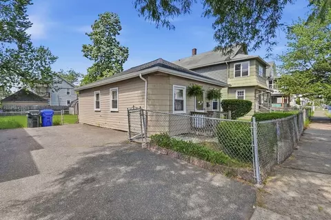 Exterior - 540 Armory St, Springfield, MA 01104 photo 3 of 6