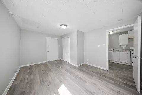 Living - 540 Armory St, Springfield, MA 01104 photo 1 of 2