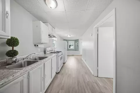 Entry Way - 540 Armory St, Springfield, MA 01104 photo 1 of 9