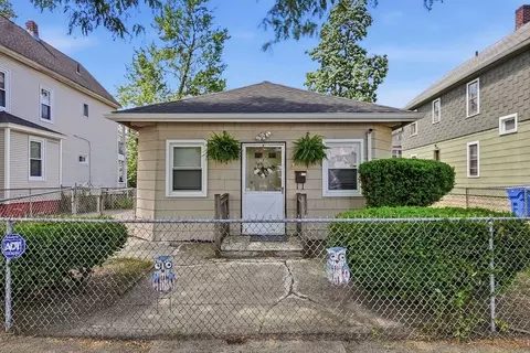 Exterior - 540 Armory St, Springfield, MA 01104 photo 4 of 6