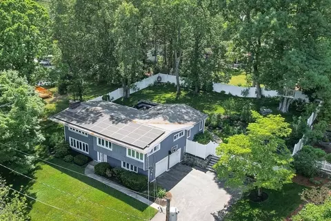 11 Carriage Ln, Winchester, MA 01890