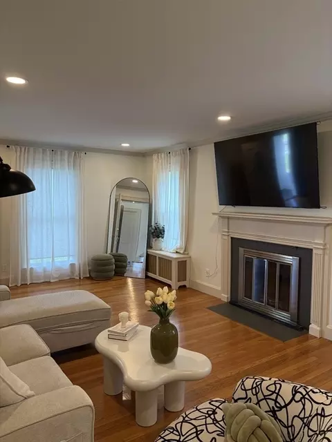Living - 60 Rencelau St, Springfield, MA 01118 photo 1 of 1