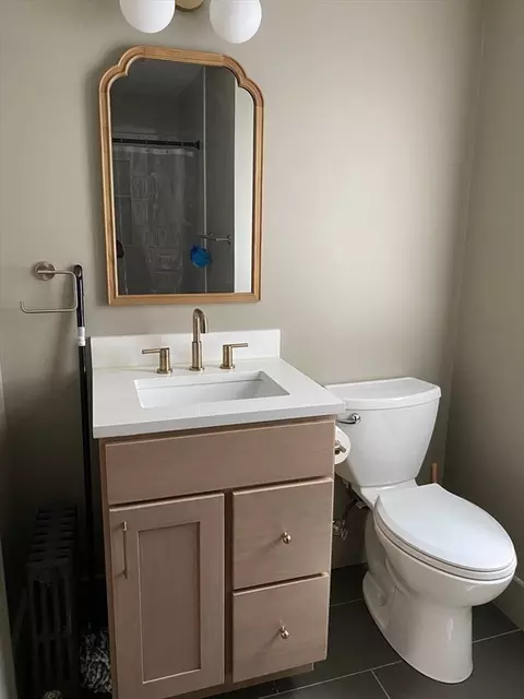 Bath - 60 Rencelau St, Springfield, MA 01118 photo 3 of 5