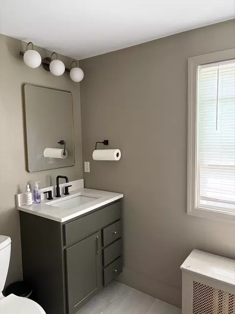 Bath - 60 Rencelau St, Springfield, MA 01118 photo 1 of 5