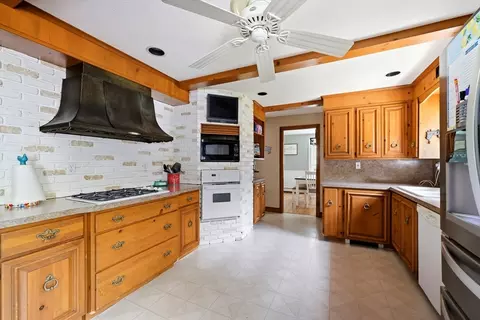 39 Bartels St, Springfield, MA 01128 photo 19
