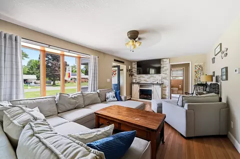 39 Bartels St, Springfield, MA 01128 photo 9