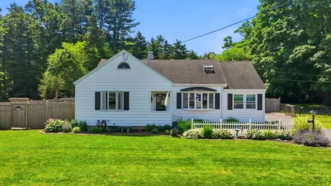 39 Bartels St, Springfield, MA 01128 photo 2