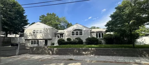 48 Juniper St, Billerica, MA 01821