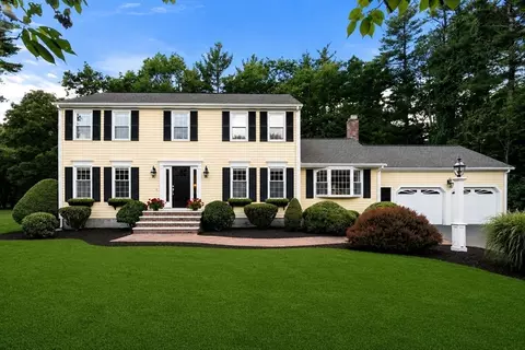 27 Oriole Rd, Medfield, MA 02052