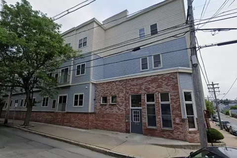 75 Walnut St #207, Peabody, MA 01960