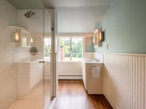 Bath - 675 Bay Rd, Hamilton, MA 01982 photo 3 of 3