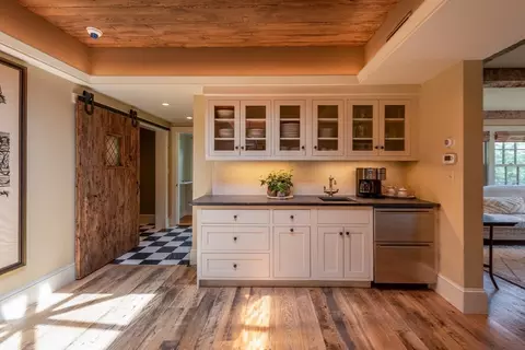 Entry Way - 675 Bay Rd, Hamilton, MA 01982 photo 1 of 2