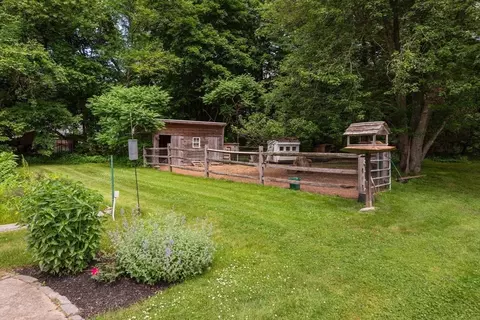 Exterior - 675 Bay Rd, Hamilton, MA 01982 photo 8 of 10
