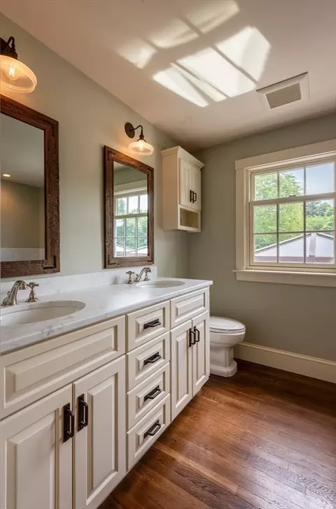 Bath - 675 Bay Rd, Hamilton, MA 01982 photo 2 of 3