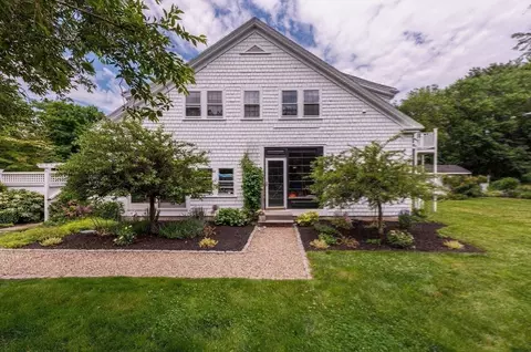 Exterior - 675 Bay Rd, Hamilton, MA 01982 photo 6 of 10