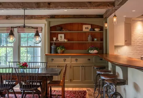 Dining - 675 Bay Rd, Hamilton, MA 01982 photo 2 of 4
