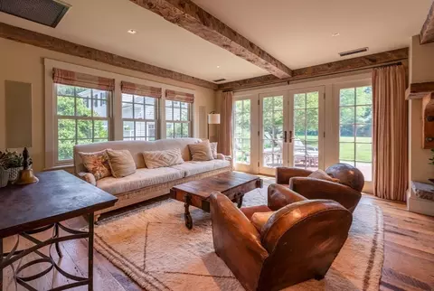 Living - 675 Bay Rd, Hamilton, MA 01982 photo 1 of 5