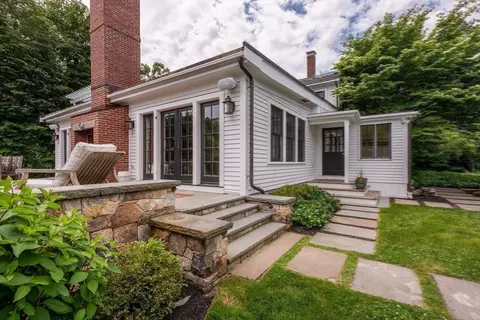 Exterior - 675 Bay Rd, Hamilton, MA 01982 photo 5 of 10