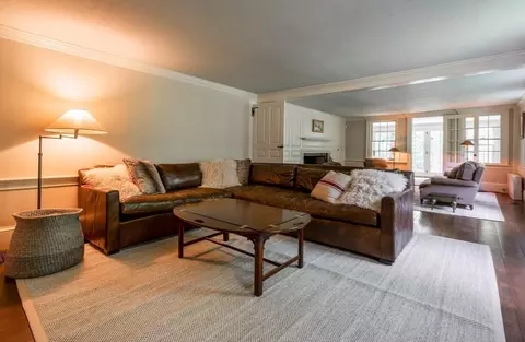 Living - 675 Bay Rd, Hamilton, MA 01982 photo 4 of 5