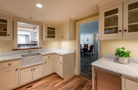 Kitchen - 675 Bay Rd, Hamilton, MA 01982 photo 3 of 3