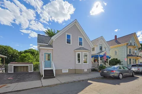 26 Pleasant St, Beverly, MA 01915