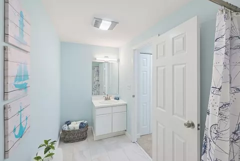 Bath - 45 Main St #35, Wareham, MA 02571 photo 1 of 2