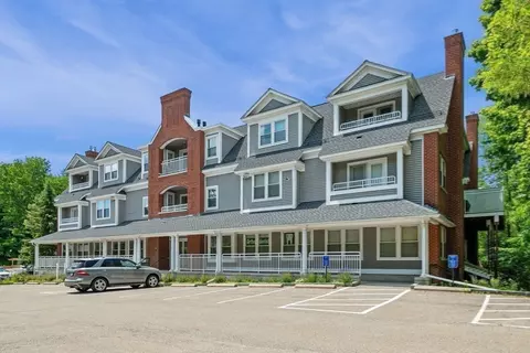 1732 Main St #205, Concord, MA 01742