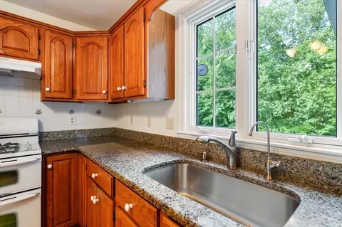Kitchen - 20 Josiah Dr, Upton, MA 01568 photo 8 of 8