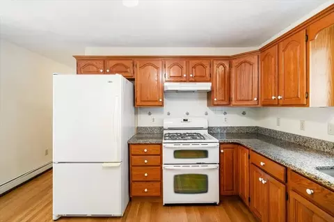 Kitchen - 20 Josiah Dr, Upton, MA 01568 photo 7 of 8