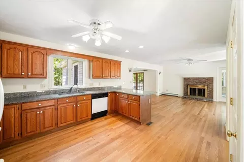 Kitchen - 20 Josiah Dr, Upton, MA 01568 photo 6 of 8
