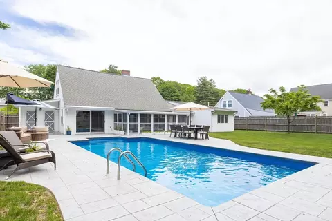 14 Hardwick Rd, Natick, MA 01760
