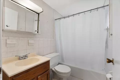 Bath - 90 Durham Rd #90, Dedham, MA 02026 photo 1 of 2