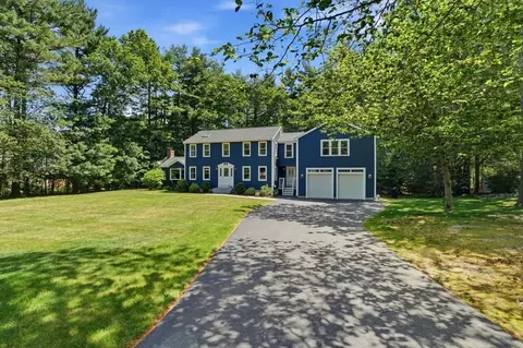 61 Stoney Weir Rd, Halifax, MA 02338