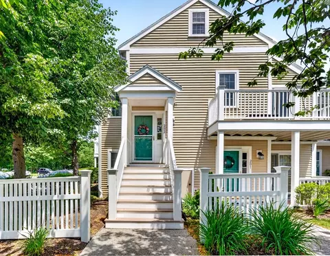 202 Allerton Ln #202, Braintree, MA 02184