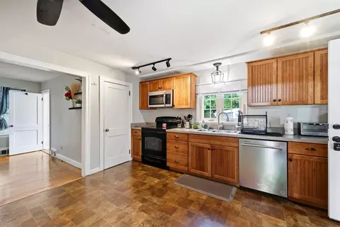 15 Lucerne Rd, Springfield, MA 01119 photo 4