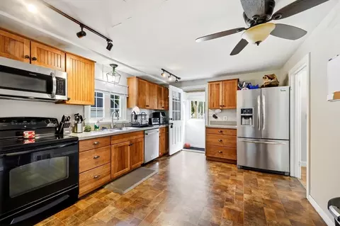 15 Lucerne Rd, Springfield, MA 01119 photo 3