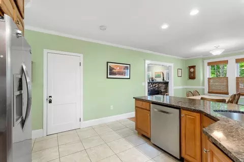 Kitchen - 304 Lowell St, Reading, MA 01867 photo 4 of 5