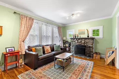 Living - 304 Lowell St, Reading, MA 01867 photo 2 of 4