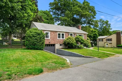 25 Fellsmere Ave, Wakefield, MA 01880