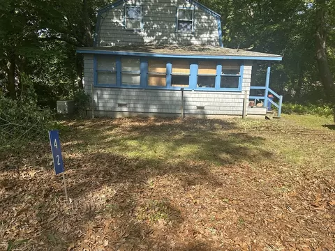 42 Brandt Beach Ave, Mattapoisett, MA 02739