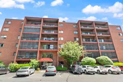 3 Summit Dr #17, Reading, MA 01867